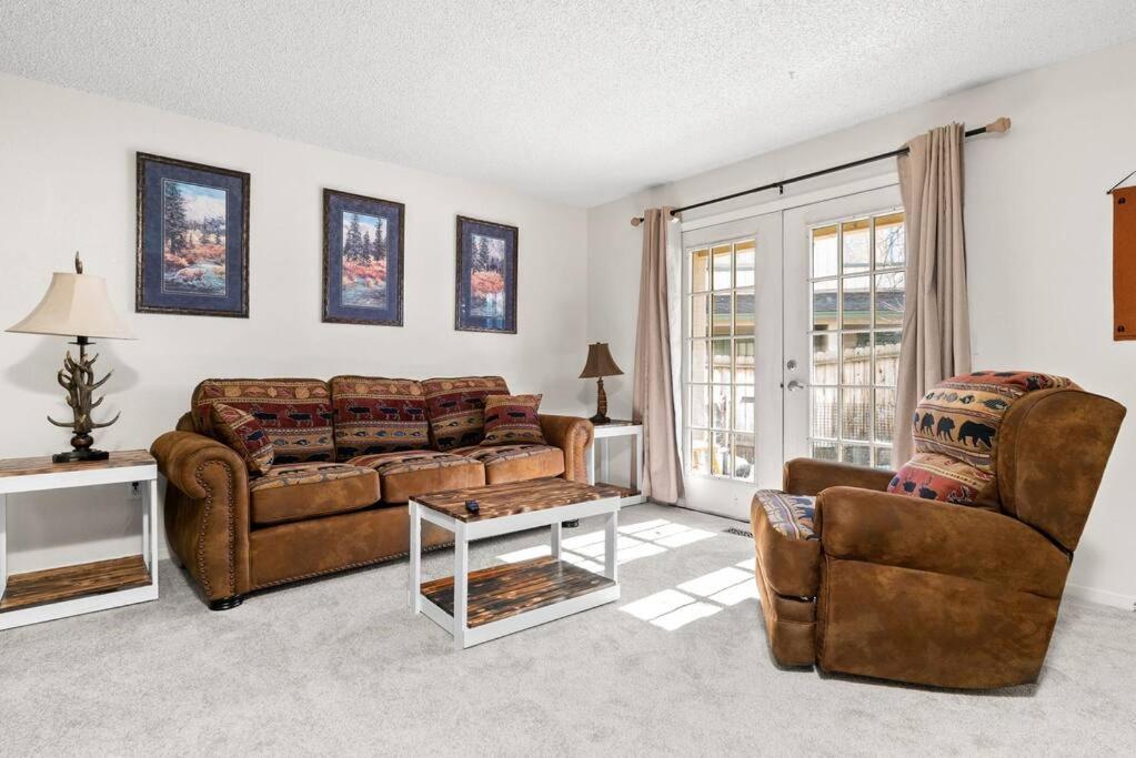 Moose Meadows- Near The Airport, Centrally Located Anchorage Exterior photo
