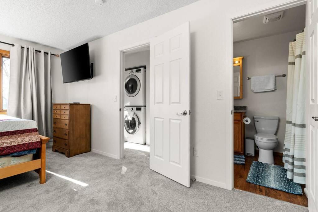Moose Meadows- Near The Airport, Centrally Located Anchorage Exterior photo
