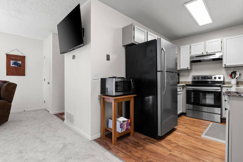 Moose Meadows- Near The Airport, Centrally Located Anchorage Exterior photo