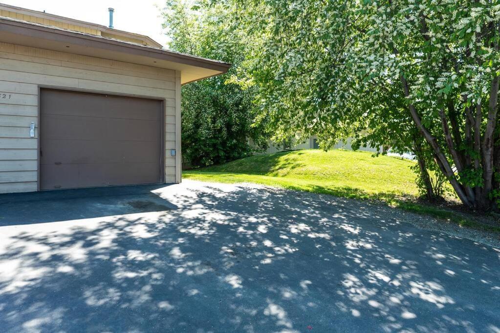 Moose Meadows- Near The Airport, Centrally Located Anchorage Exterior photo