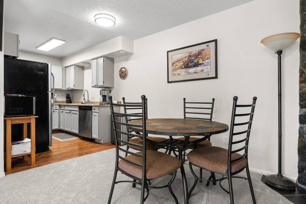 Moose Meadows- Near The Airport, Centrally Located Anchorage Exterior photo