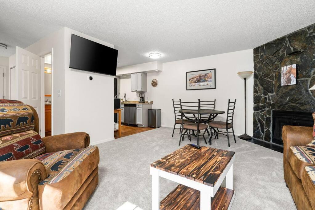 Moose Meadows- Near The Airport, Centrally Located Anchorage Exterior photo