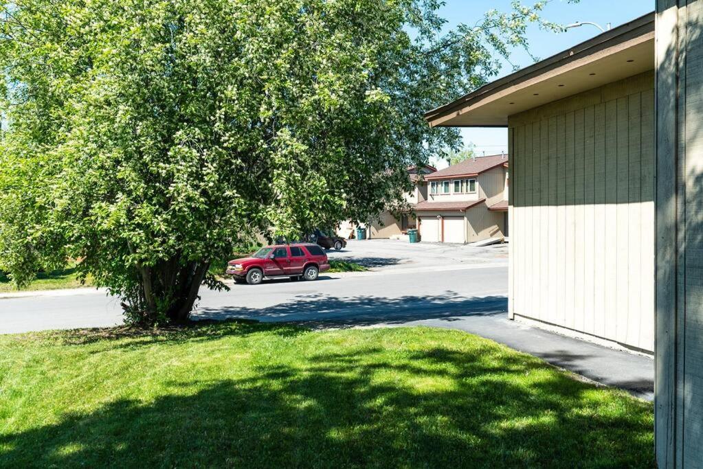 Moose Meadows- Near The Airport, Centrally Located Anchorage Exterior photo